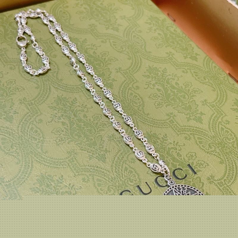 G*u*i necklaces